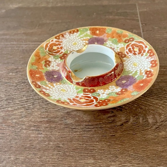 Vintage Chinese Hand Painted Floral Ceramic Ashtray - Picture 1 of 9